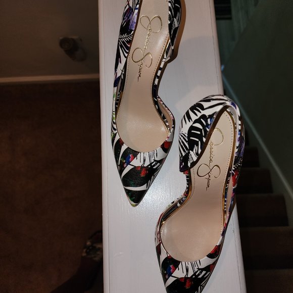 Gently used shoes - Picture 3 of 6